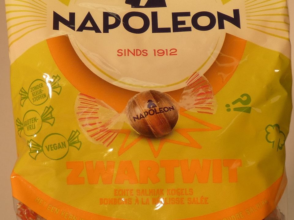 Salmiak Kogels - Black/White 150g Napoleon