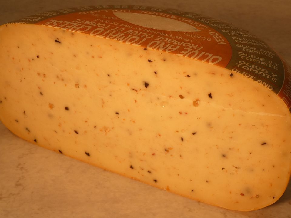 Olive & Tomato Gouda