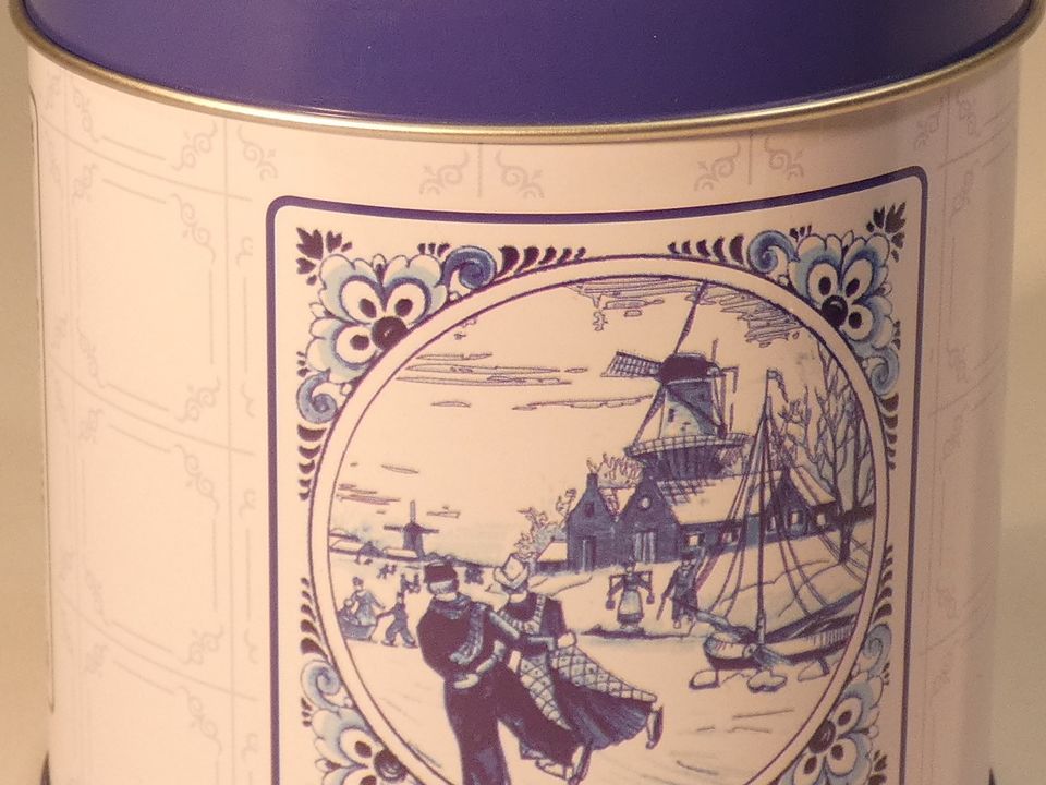 Delft Blue Syrup Wafer Tin