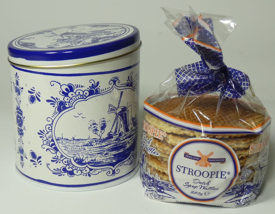 Delft Blue Syrup Wafer Tin with wafers