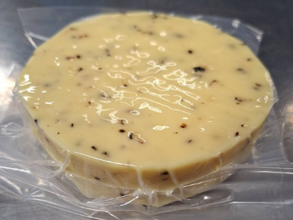 Cracked Pepper Gouda 1/4 Core (approx. 190g)